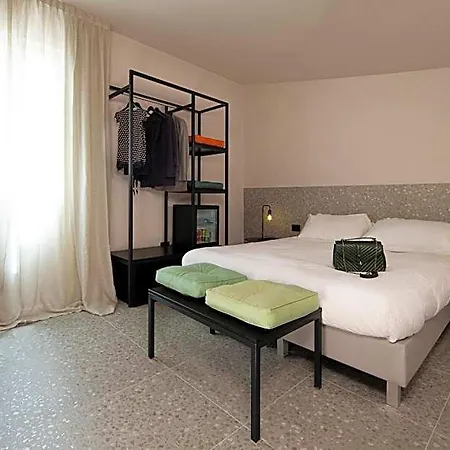 Hotell Elide Design 3*